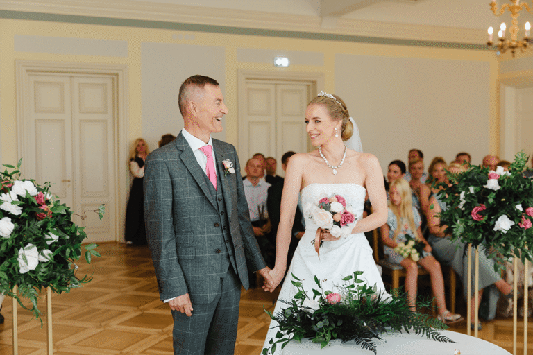 Pulmakorraldaja abiga Epp ja Keith pulm